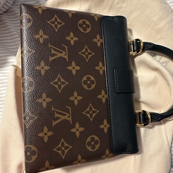 Louis Vuitton Locky BB handbag - Picture 6 of 14